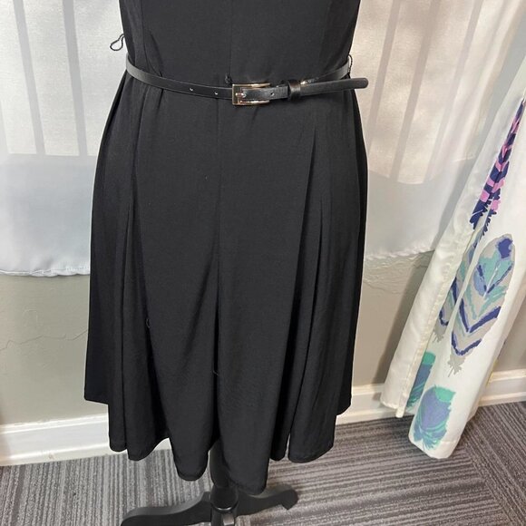 R&K black fit and flare sleeveless dress with belt size 6P - Picture 4 of 9
